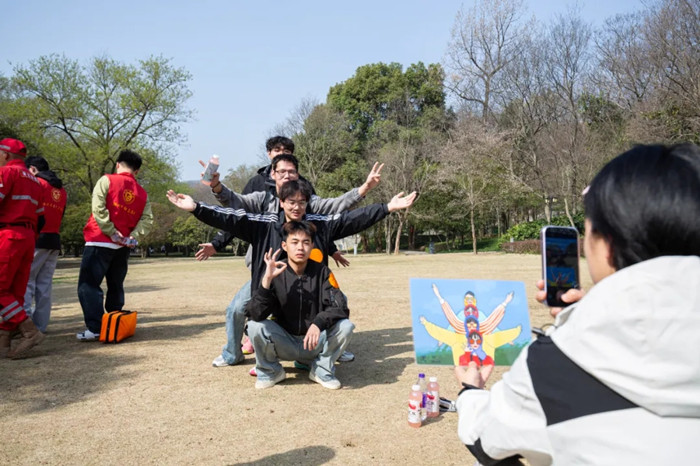 青春向山行！滁州大学生显眼包集合，解锁春日徒步新玩法